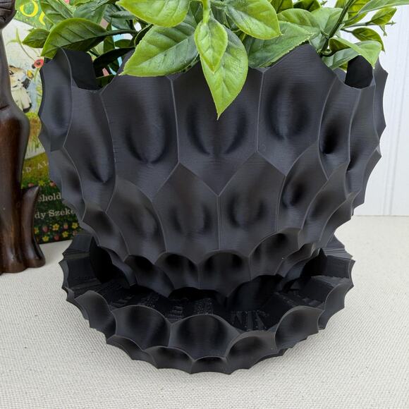Bane Planter, Indoor Flower Pot, Tabletop Planter, Sculpted Geometric Pattern - Picture 2 of 11